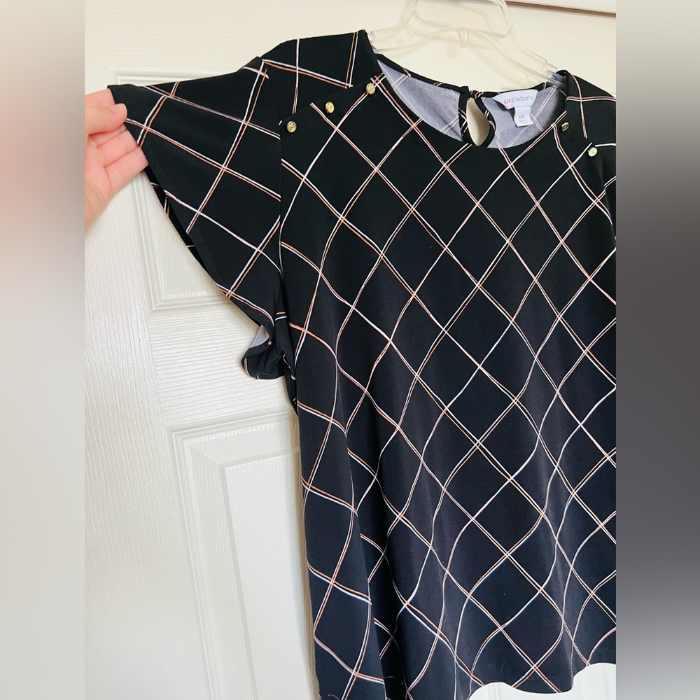 Patterned Blouse - Picture 5 of 7